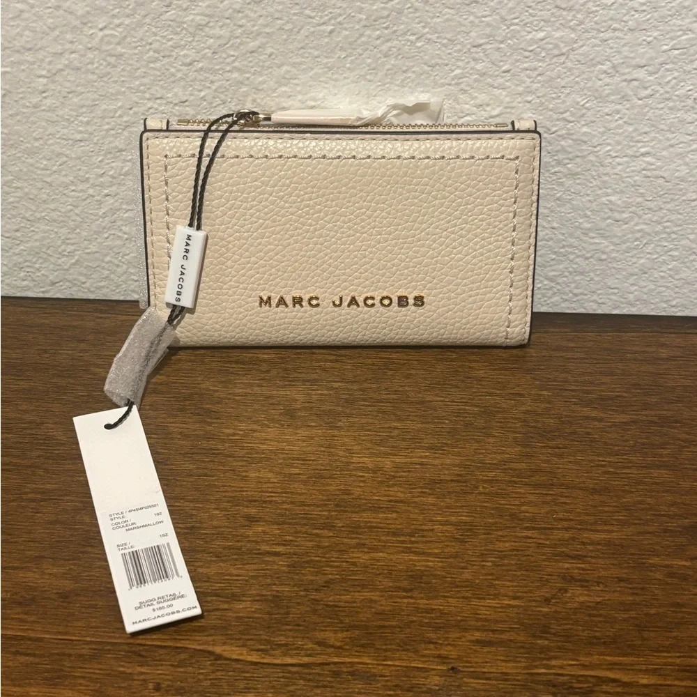 Marc Jacobs Beige Textured Wallet - Picture 1 of 9